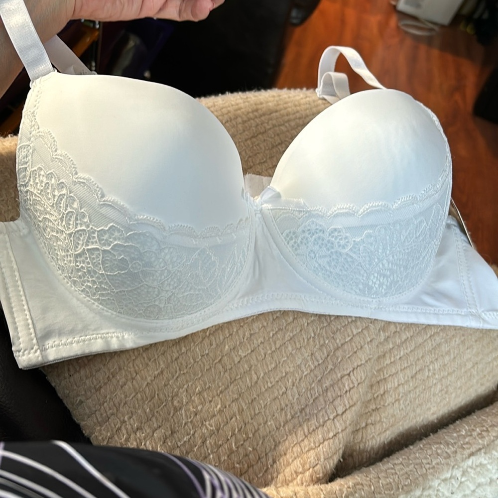 Tracy White Lace Foam Cups Underwire Bra Size 34B.  New With Tags!